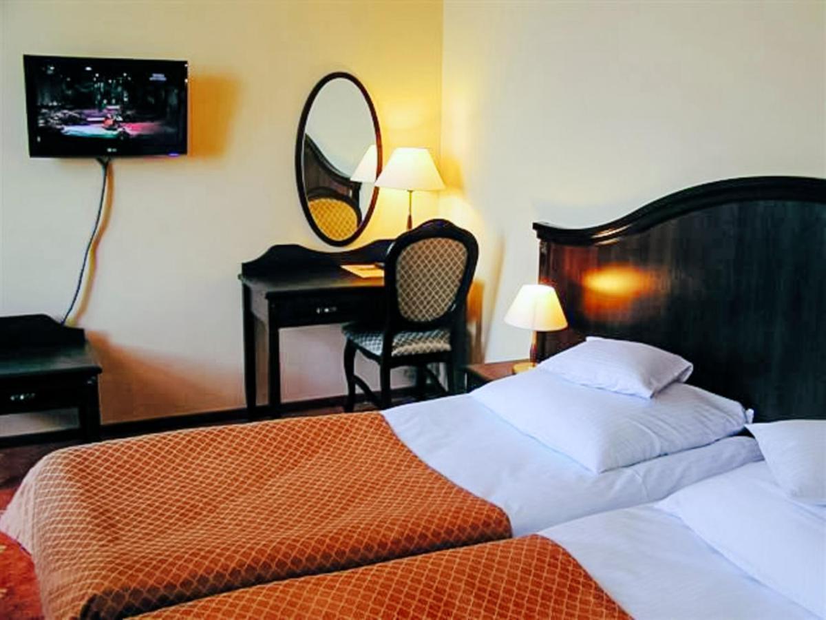 Hotel Zamek Krolewski W Rydzynie Рыдзына Экстерьер фото