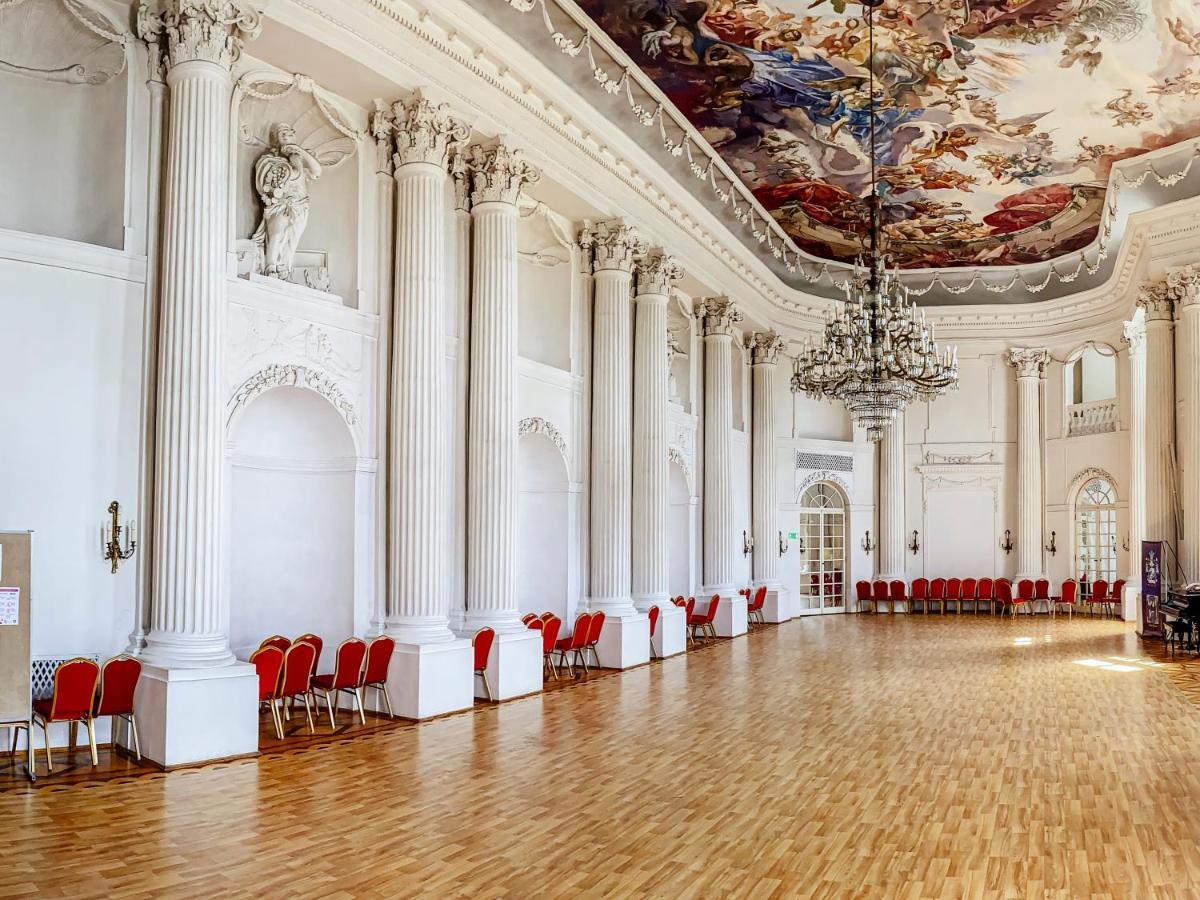 Hotel Zamek Krolewski W Rydzynie Рыдзына Экстерьер фото