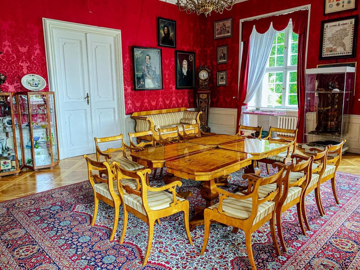 Hotel Zamek Krolewski W Rydzynie Рыдзына Экстерьер фото