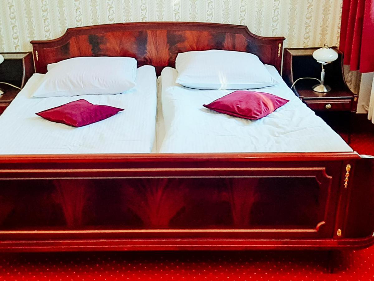 Hotel Zamek Krolewski W Rydzynie Рыдзына Экстерьер фото