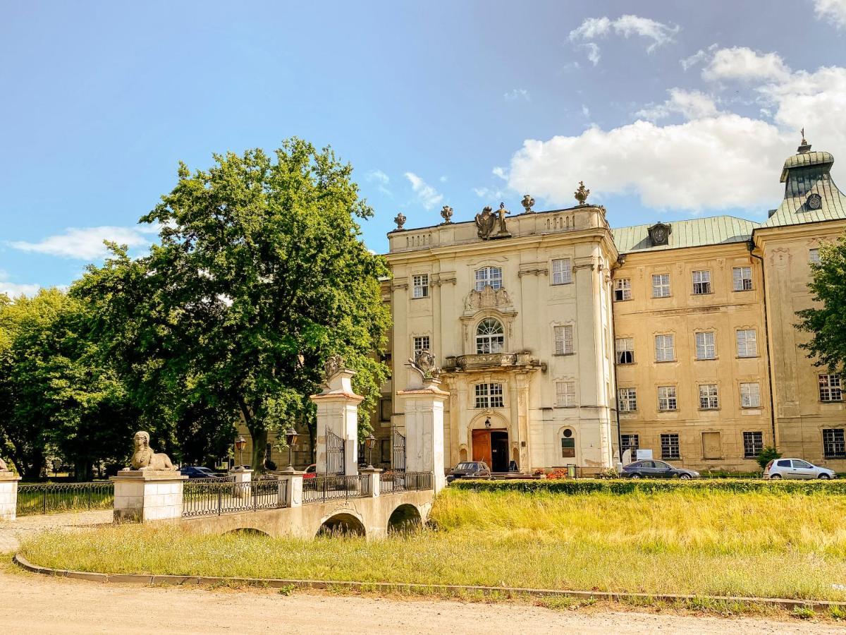 Hotel Zamek Krolewski W Rydzynie Рыдзына Экстерьер фото