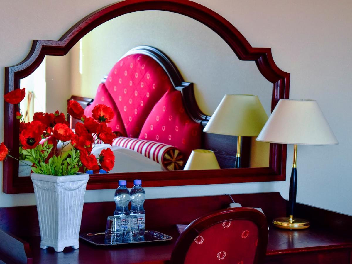 Hotel Zamek Krolewski W Rydzynie Рыдзына Экстерьер фото