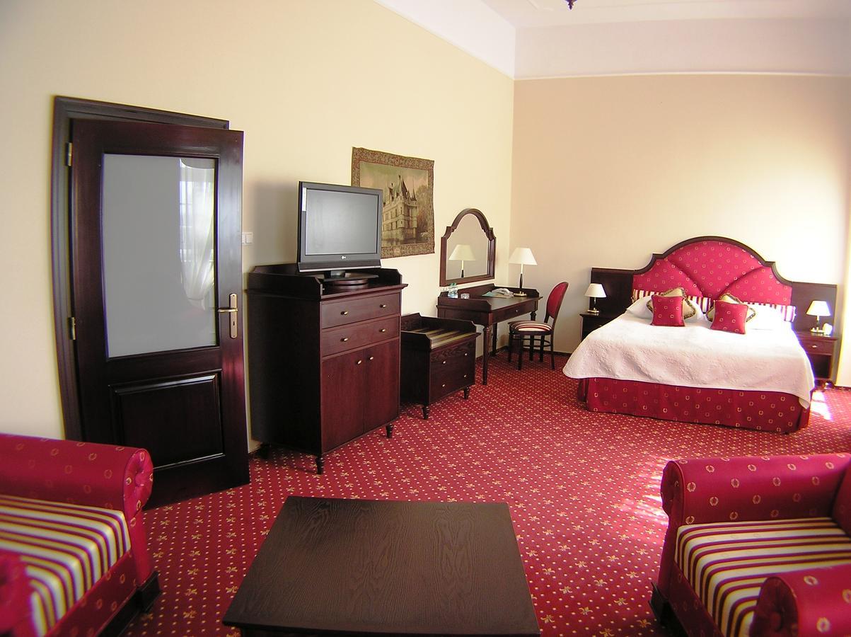 Hotel Zamek Krolewski W Rydzynie Рыдзына Экстерьер фото